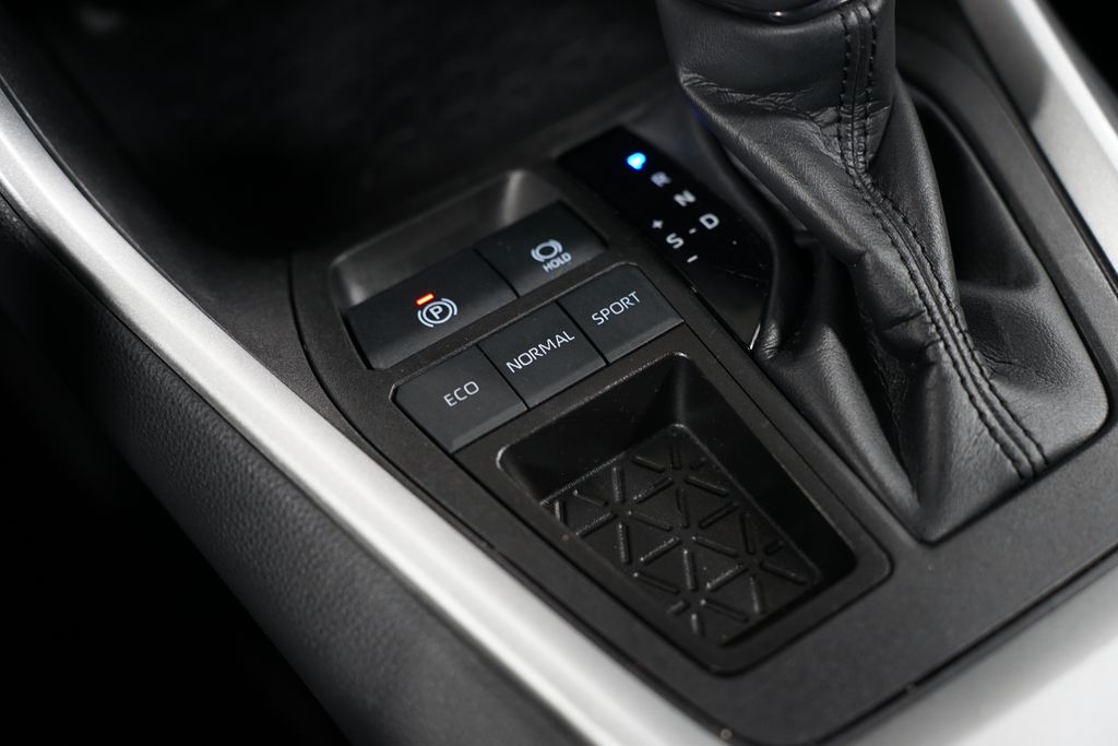 2023 Toyota RAV4 XLE 22