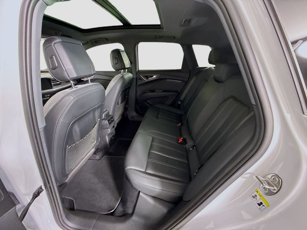 Thumbnail: 2023 Audi Q4 e-tron - 21