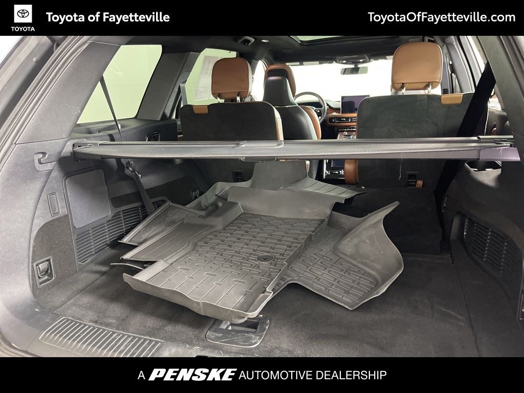 Thumbnail: 2023 Lincoln Aviator - 10