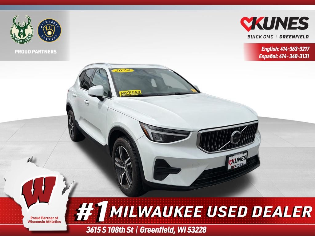 White 2024 Volvo XC40 SUV / Crossover Automatic