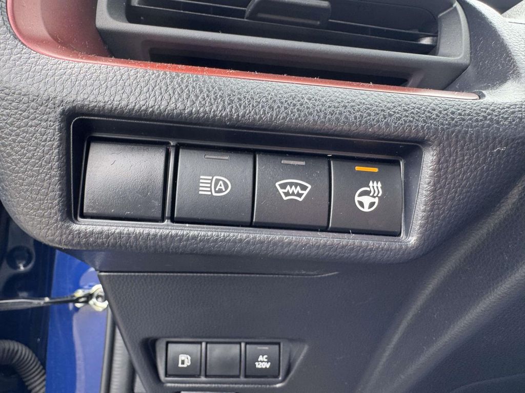 2025 Toyota Prius SE - Photo 20