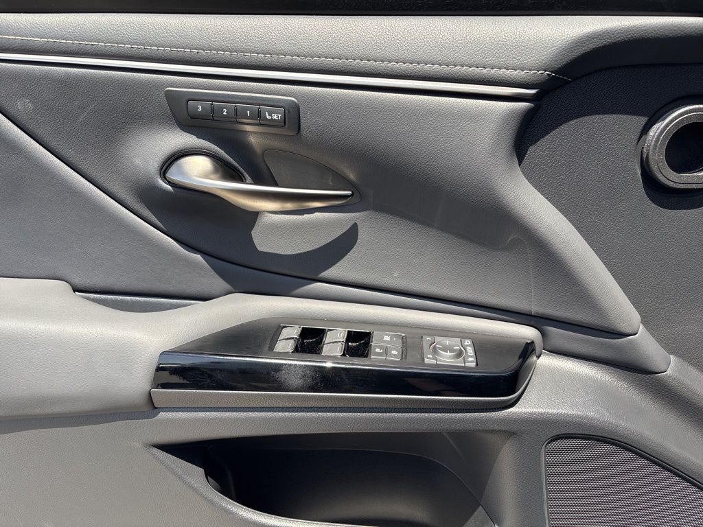 Thumbnail: 2024 Lexus ES - 8