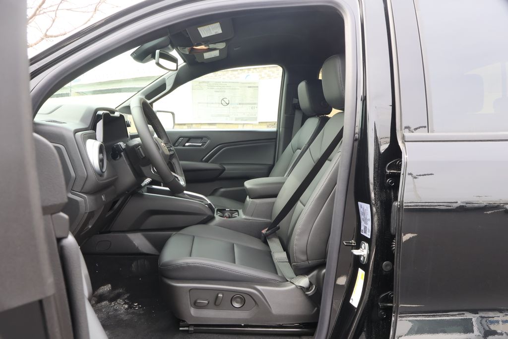 Thumbnail: 2026 Chevrolet Colorado - 15