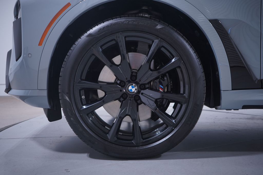 2025 BMW X7 M60i 2