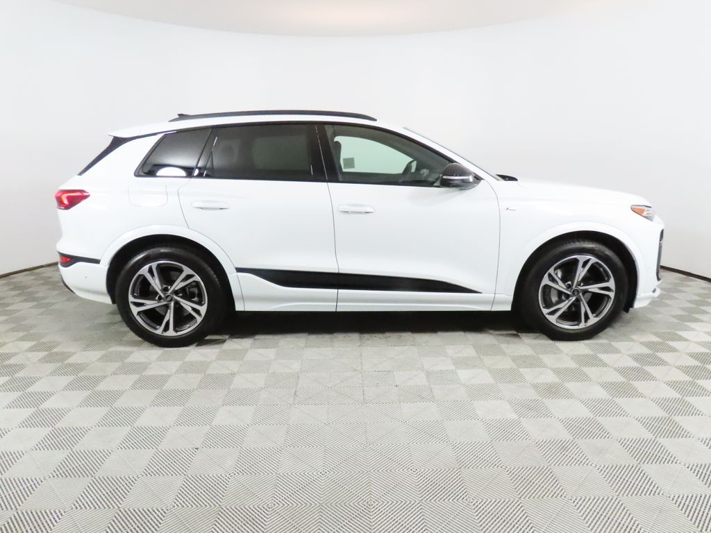 Thumbnail: 2027 Audi Q6 e-tron - 6