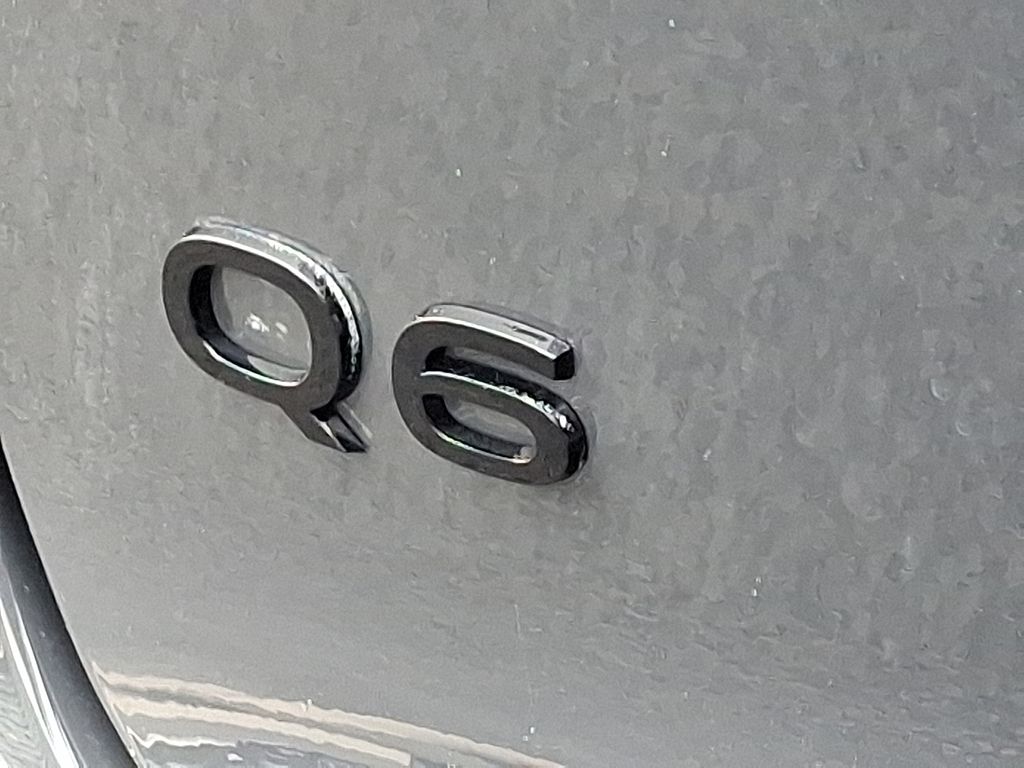 Thumbnail: 2025 Audi Q6 e-tron - 31