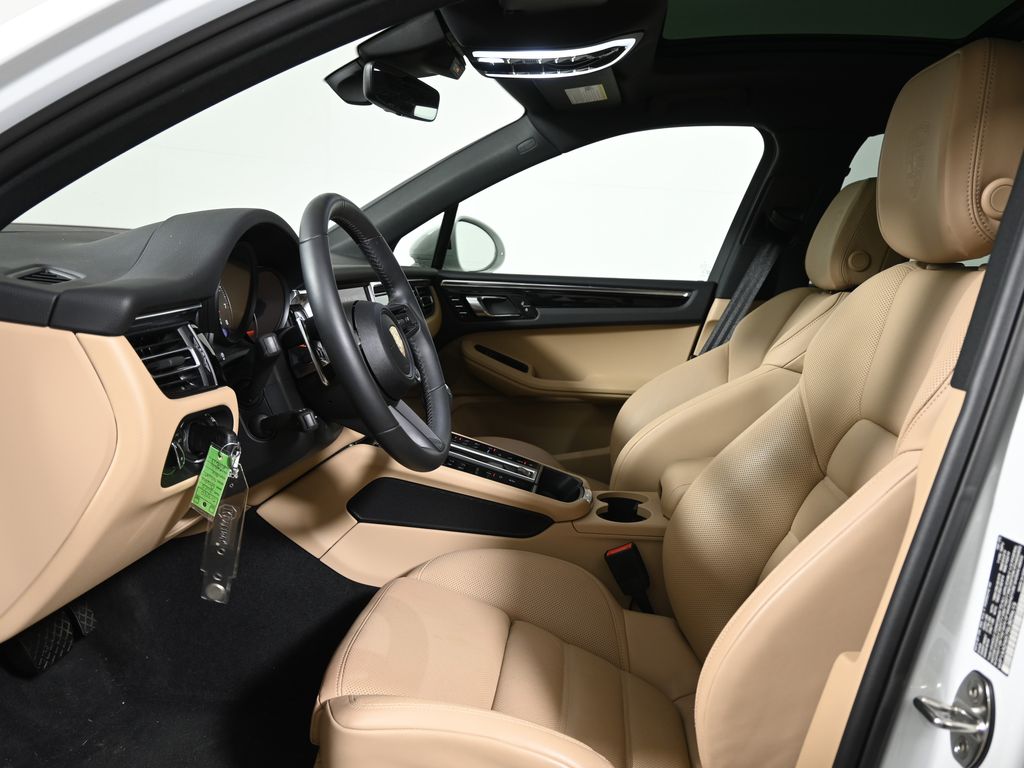 Thumbnail: 2025 Porsche Macan - 5