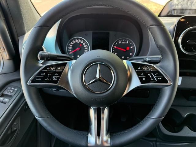 Thumbnail: 2025 Mercedes-Benz Sprinter - 28