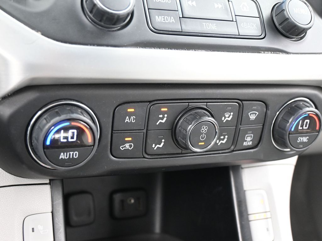 Used 2019 Summit White GMC SLE-2 image 21