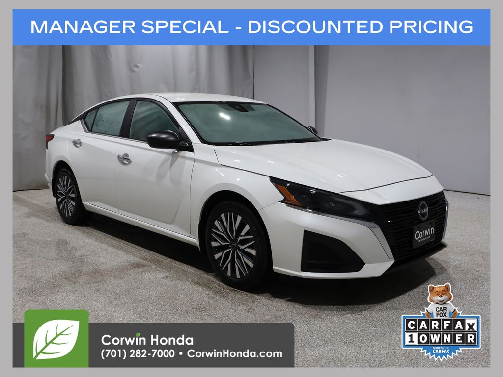 Pearl White Tricoat 2024 Nissan Altima 2.5 SV AWD Sedan All-Wheel Drive Continuously Variable Transmission