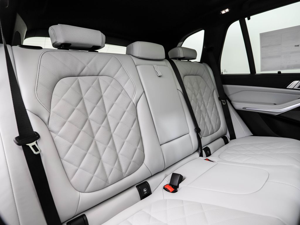 Thumbnail: 2026 BMW X5 - 30