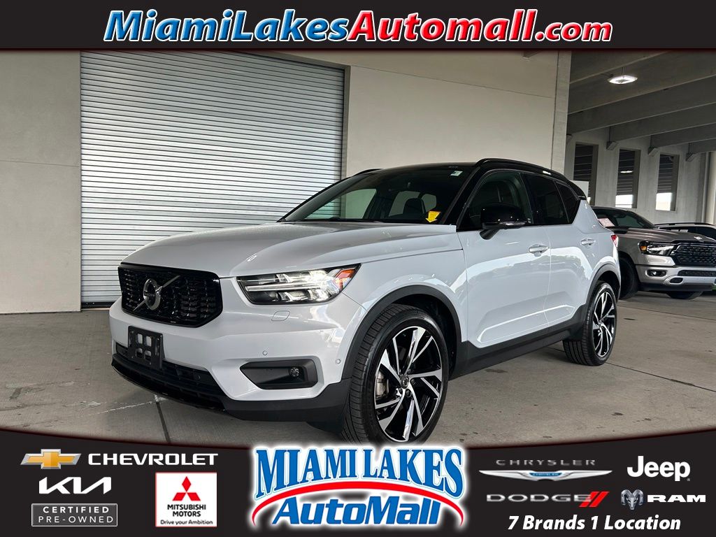 Glacier Silver Metallic 2021 Volvo XC40 SUV / Crossover All-Wheel Drive Automatic