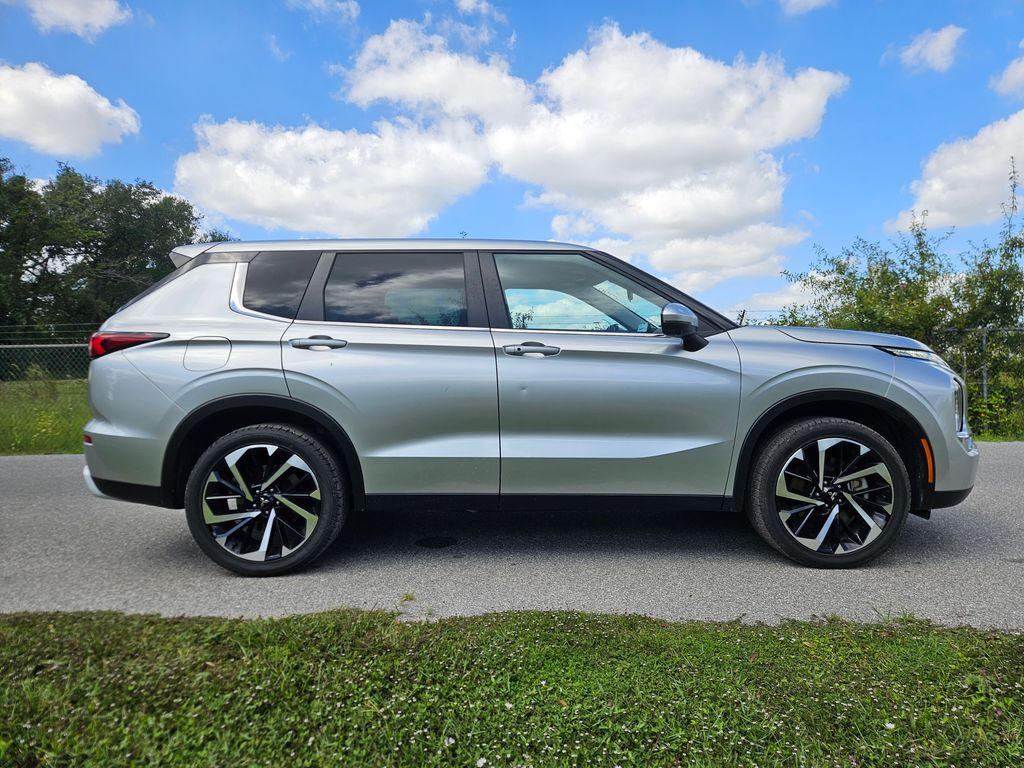 Thumbnail: 2023 Mitsubishi Outlander - 6