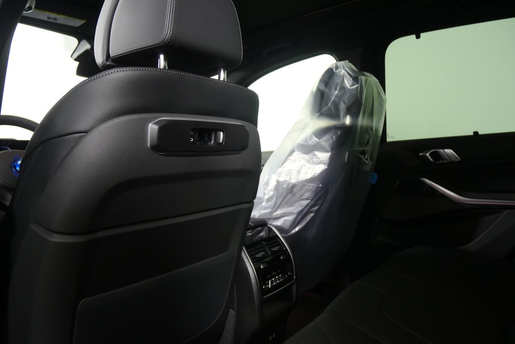 Thumbnail: 2026 BMW X5 - 17