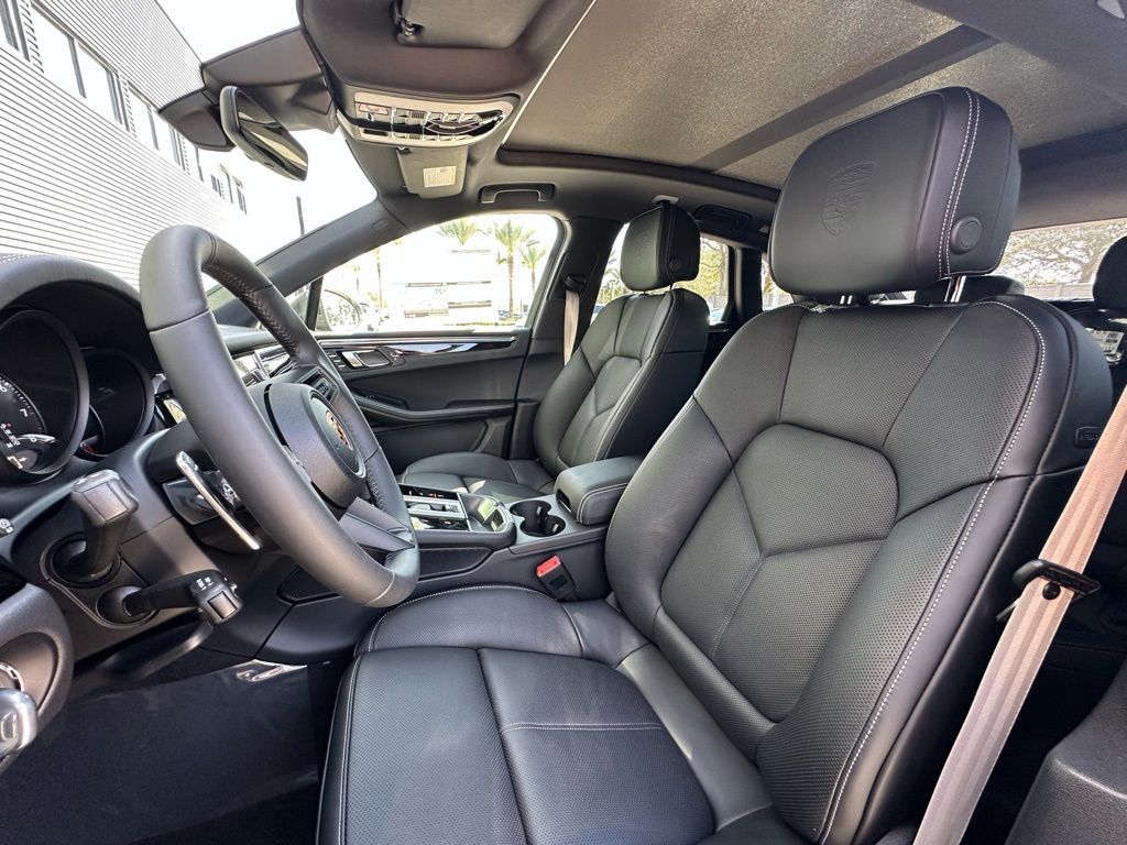Thumbnail: 2026 Porsche Macan - 5
