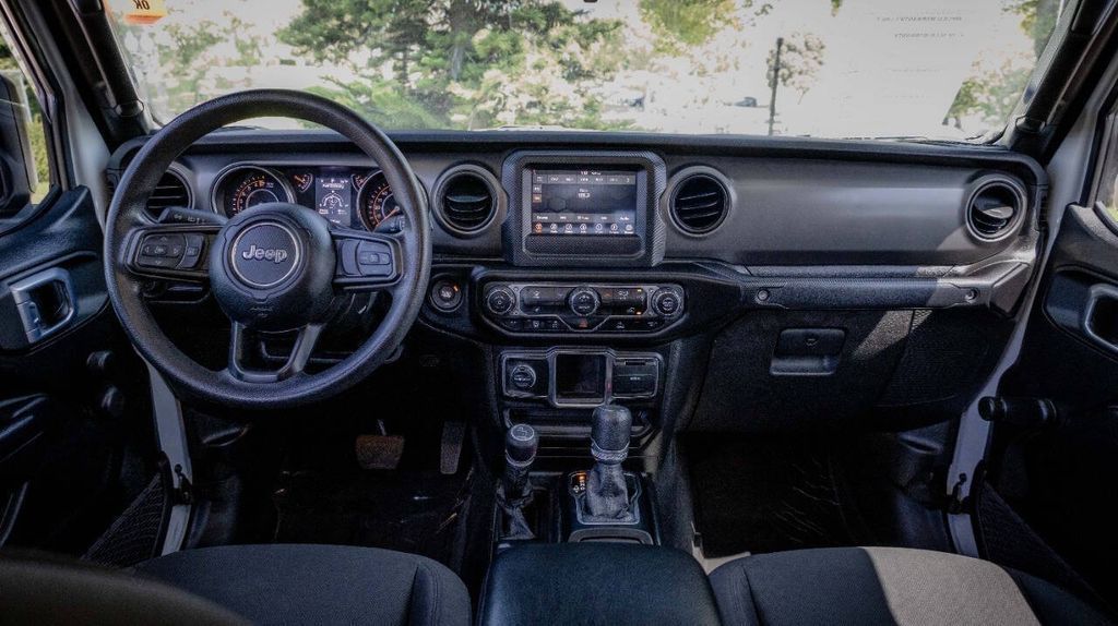 Used 2023 Jeep Gladiator Sport 4D Crew Cab