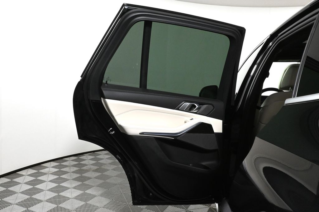 2025 BMW X5 xDrive40i 32