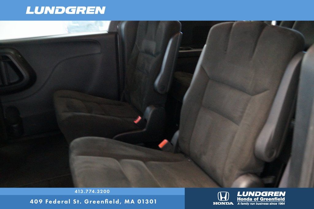 2015 Dodge Grand Caravan SE 23