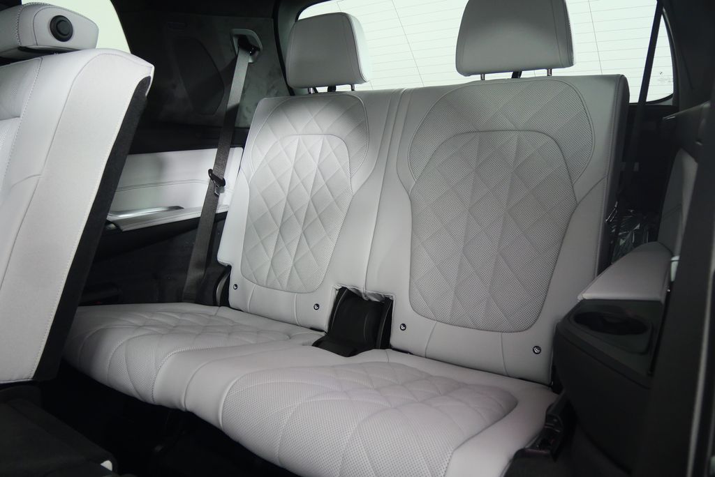 2026 BMW X7 xDrive40i 15