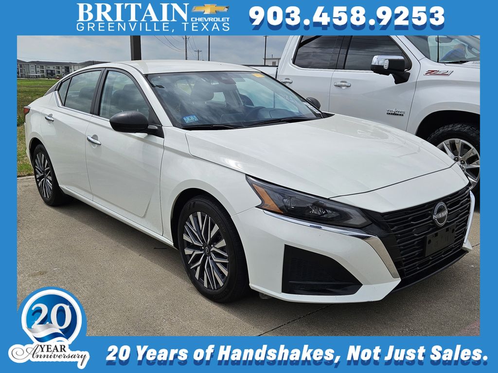 Glacier White 2025 Nissan Altima 2.5 SV FWD Sedan Front-Wheel Drive Continuously Variable Transmission