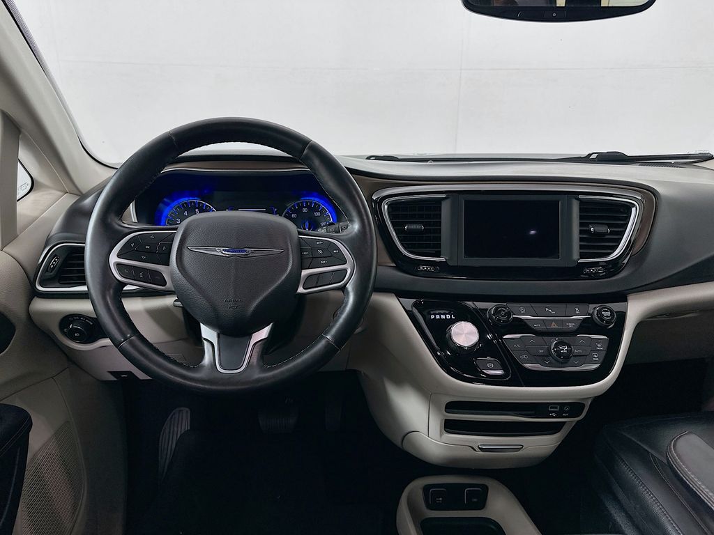 2019 Chrysler Pacifica Touring L 21