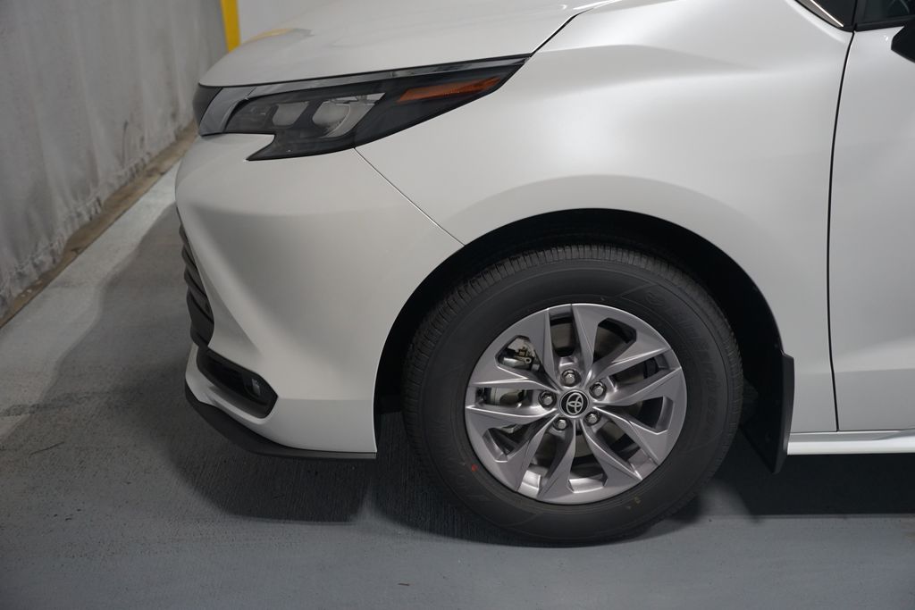 Thumbnail: 2025 Toyota Sienna - 5