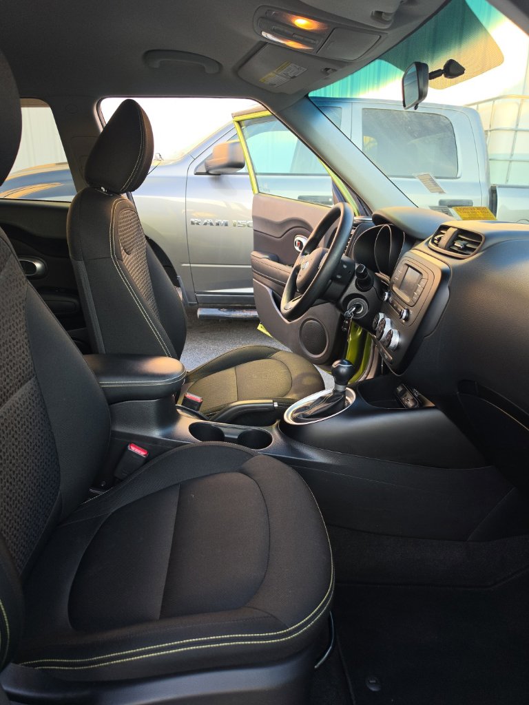 Used 2015 Green Kia Plus image 24