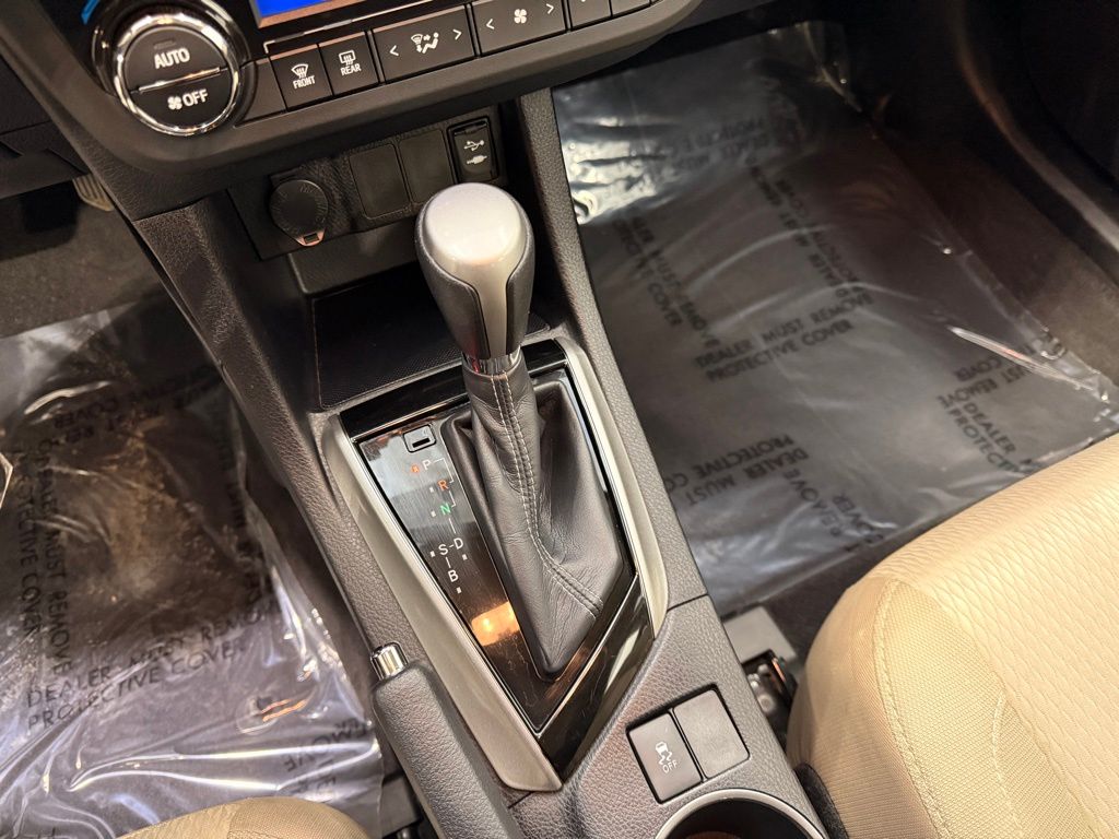 Thumbnail: 2015 Toyota Corolla - 18