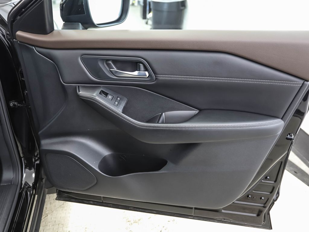 Thumbnail: 2023 Nissan Rogue - 27