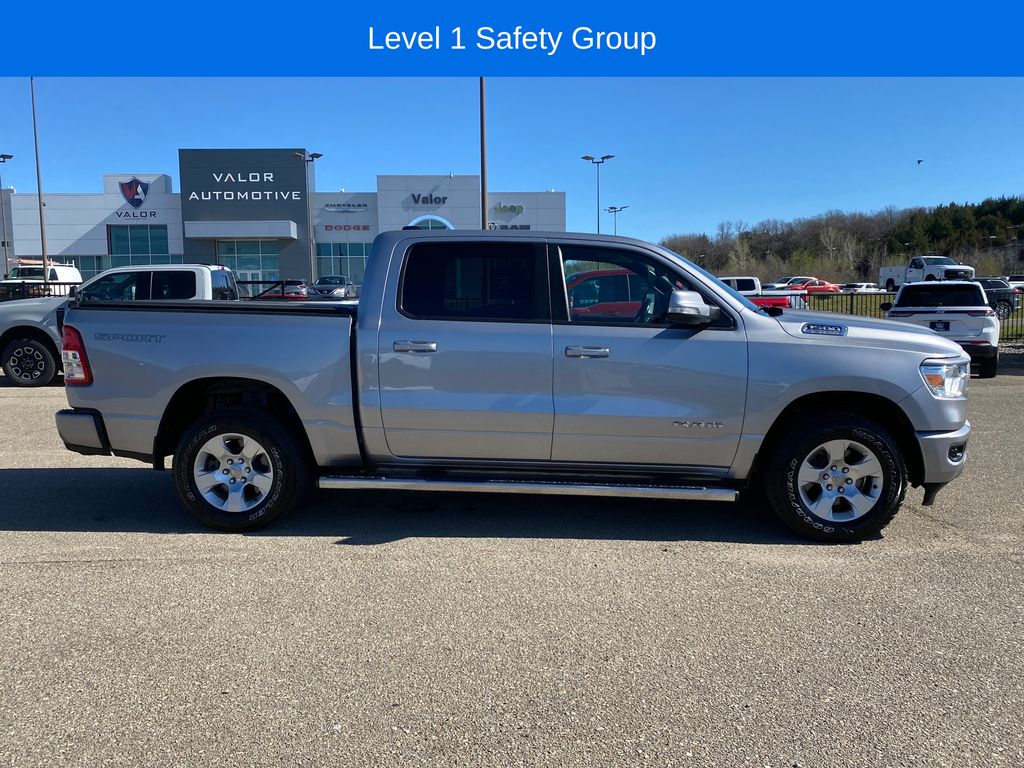 View vehicle photo 7