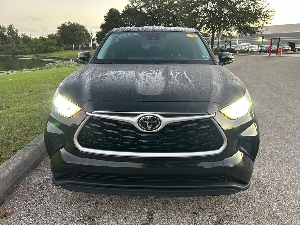 Thumbnail: 2023 Toyota Highlander - 8