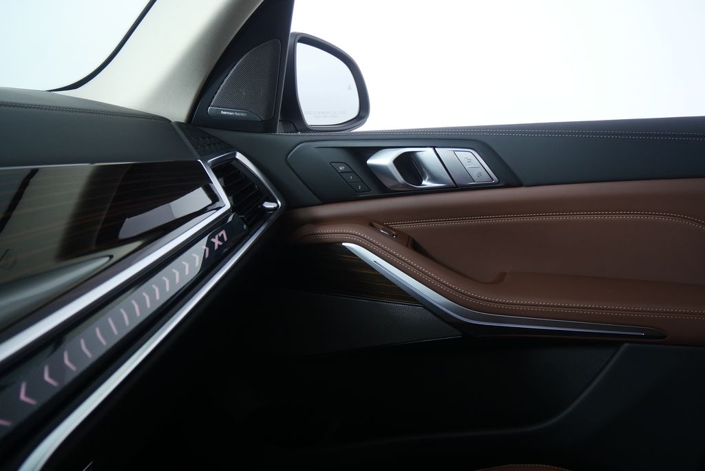 Thumbnail: 2026 BMW X7 - 26