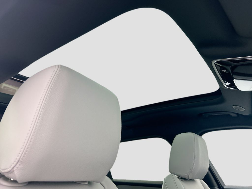 Thumbnail: 2026 Land Rover Range Rover Velar - 17