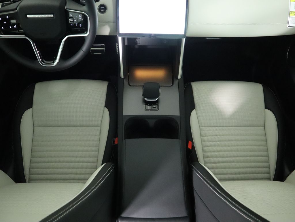 Thumbnail: 2025 Land Rover Discovery Sport - 17