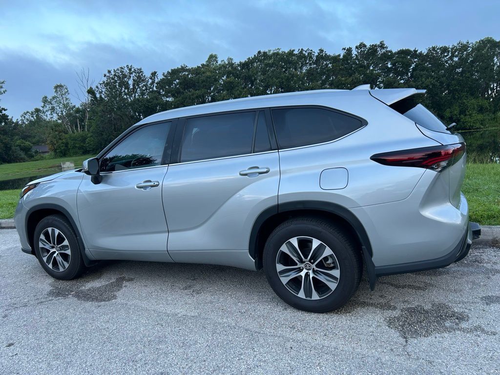 Thumbnail: 2024 Toyota Highlander - 3