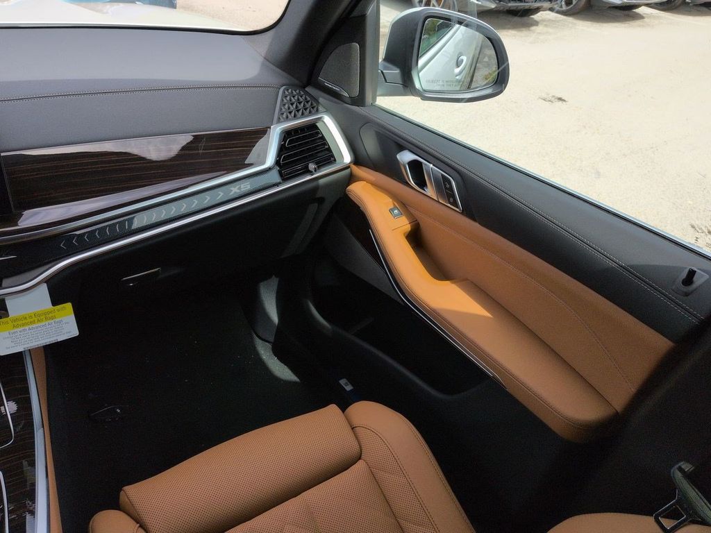 New 2026 White BMW xDrive40i image 17