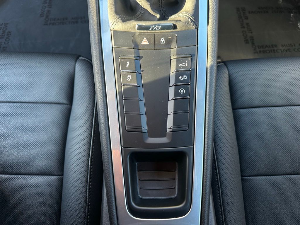 Thumbnail: 2025 Porsche 718 Cayman - 26