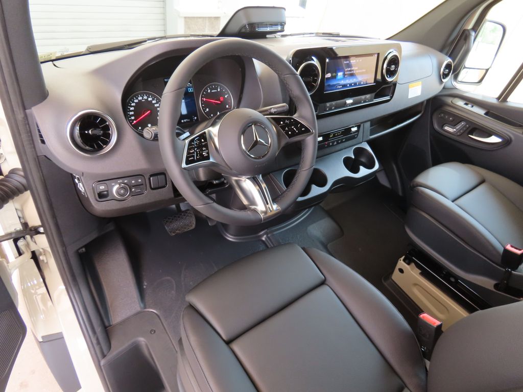 Thumbnail: 2026 Mercedes-Benz Sprinter - 9
