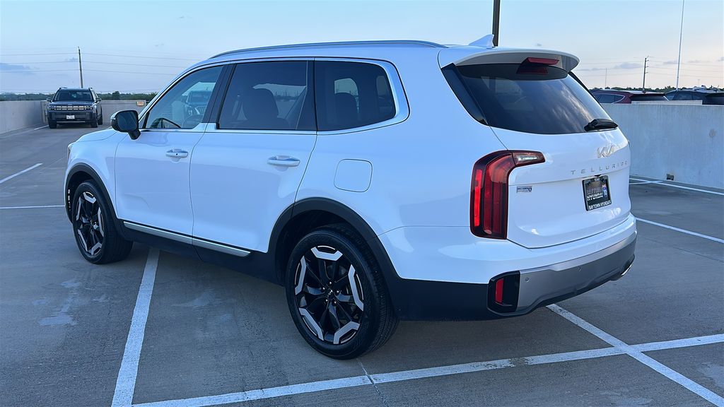2025 Kia Telluride S White at Legacy Ford