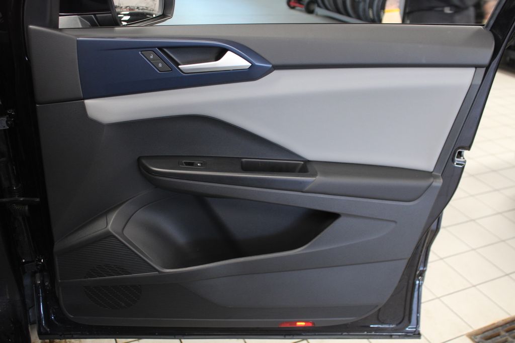 Thumbnail: 2023 Volkswagen Taos - 24