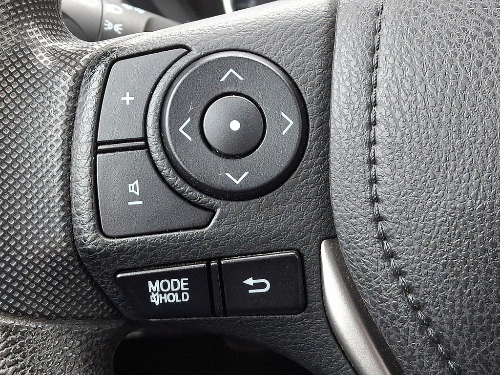 Thumbnail: 2015 Toyota Corolla - 21