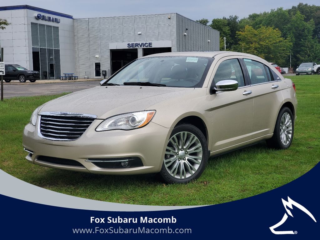 Cashmere Pearlcoat 2013 Chrysler 200 Sedan Front-Wheel Drive 6-Speed Automatic