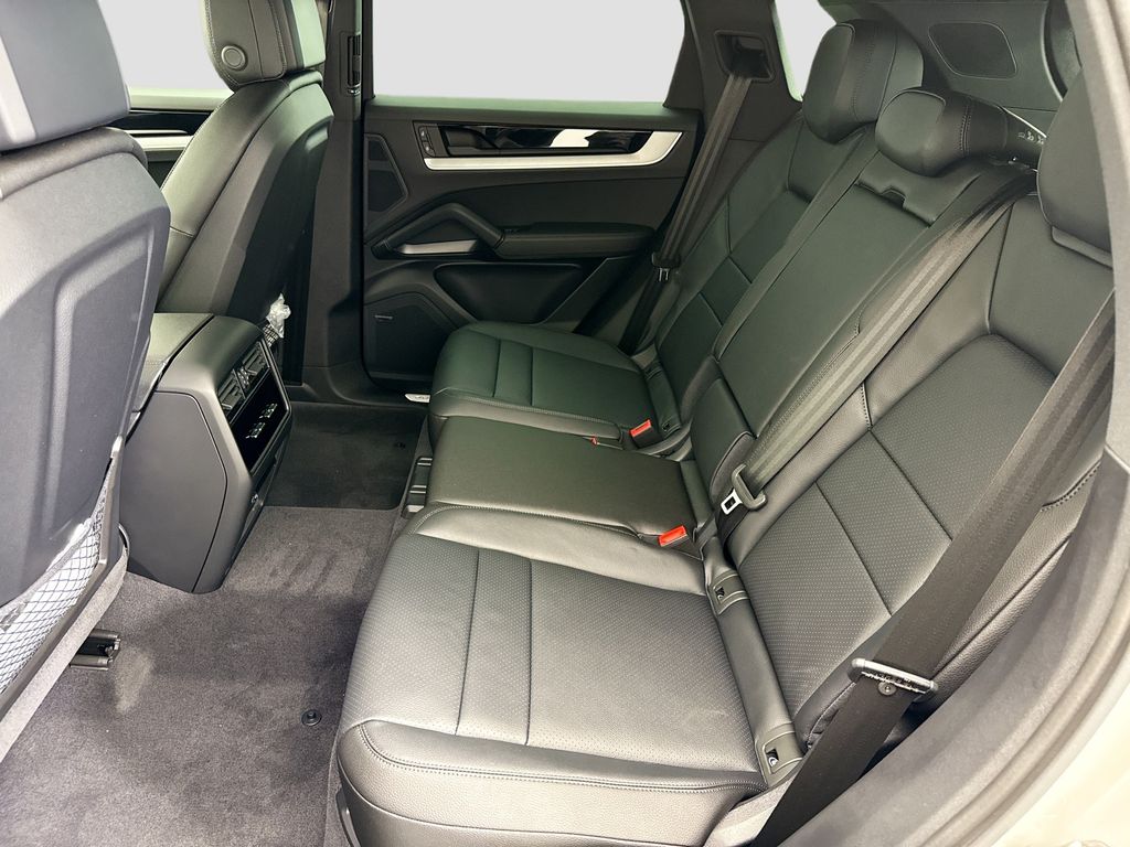 Thumbnail: 2026 Porsche Cayenne - 19