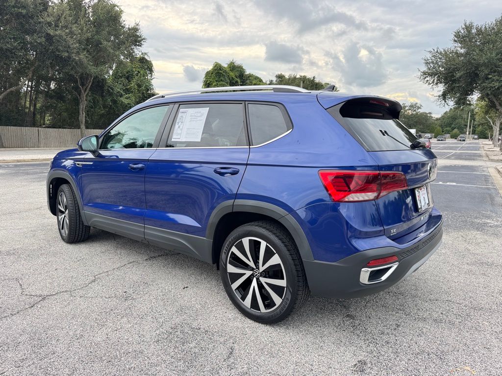 2022 Volkswagen Taos SE photo 3