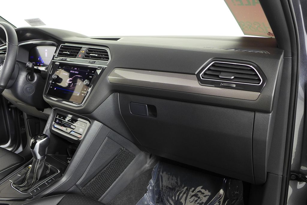 Thumbnail: 2024 Volkswagen Tiguan - 13