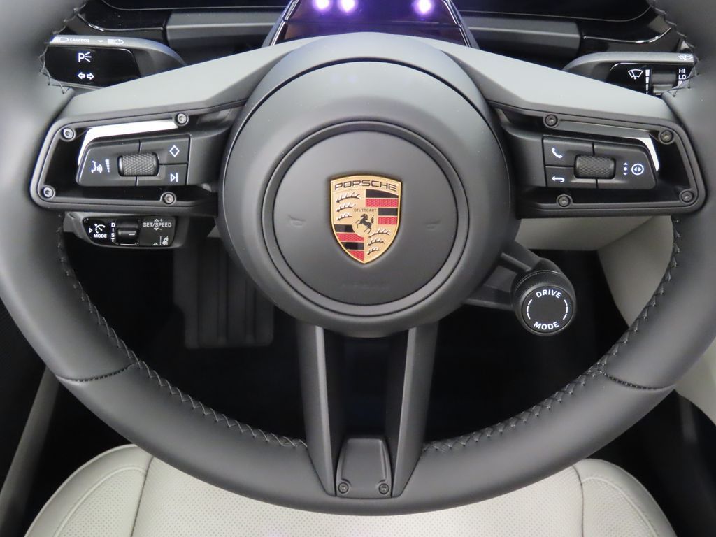 Thumbnail: 2026 Porsche Macan - 20