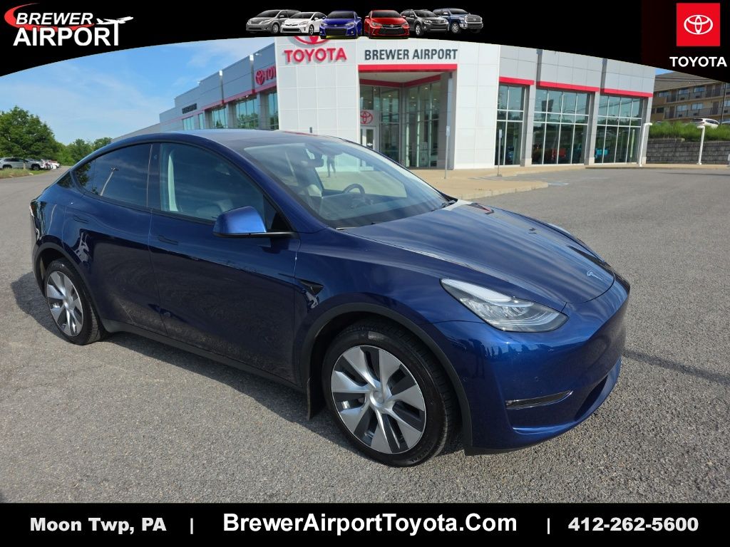 2022 Tesla Model Y Long Range Dual Motor All-Wheel Drive's photo