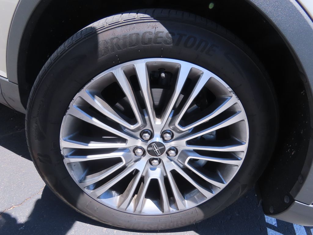 Thumbnail: 2016 Lincoln MKX - 18