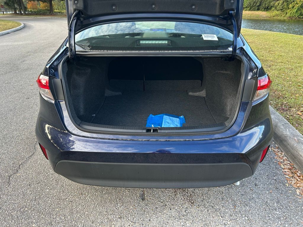 Thumbnail: 2025 Toyota Corolla - 10