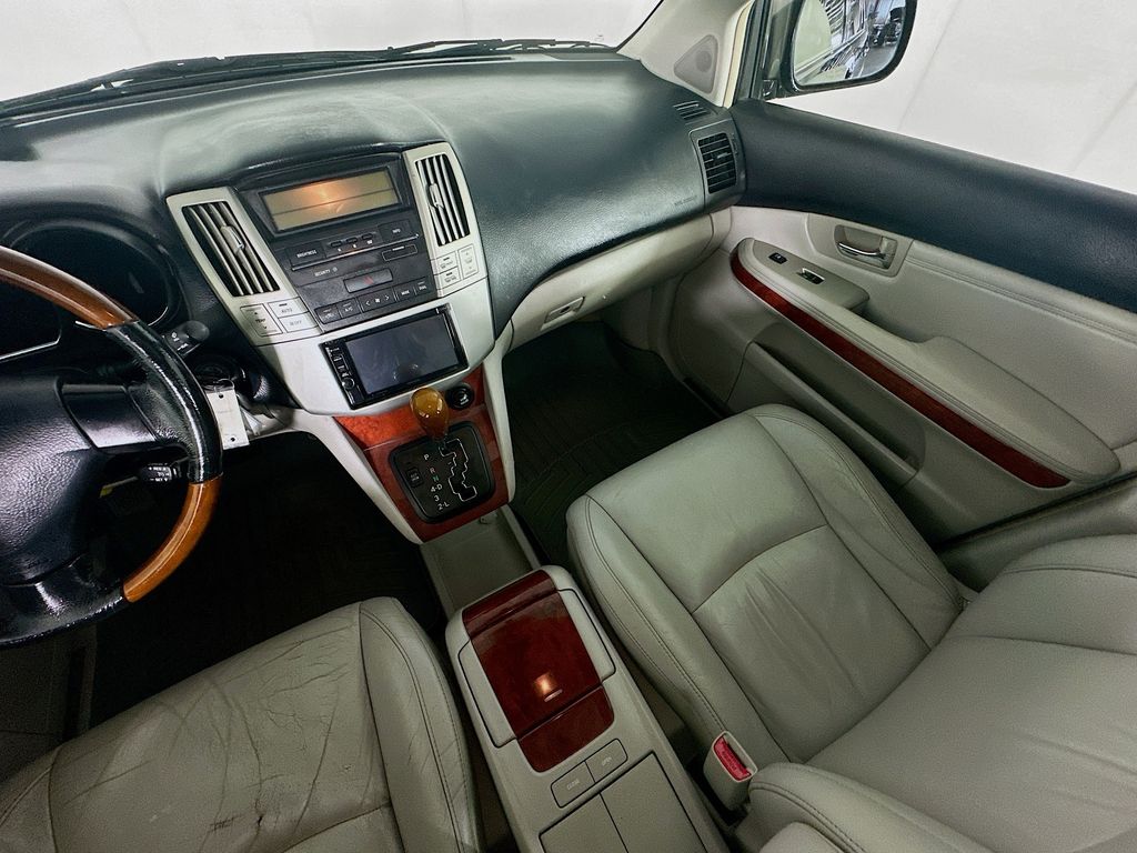 Used 2005 Black Lexus 330 image 12